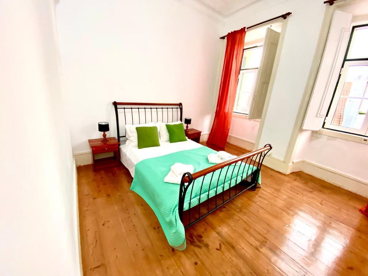Guest house Artdeco Chiado 4 - Large Comfortable Double With Shared Bathroom