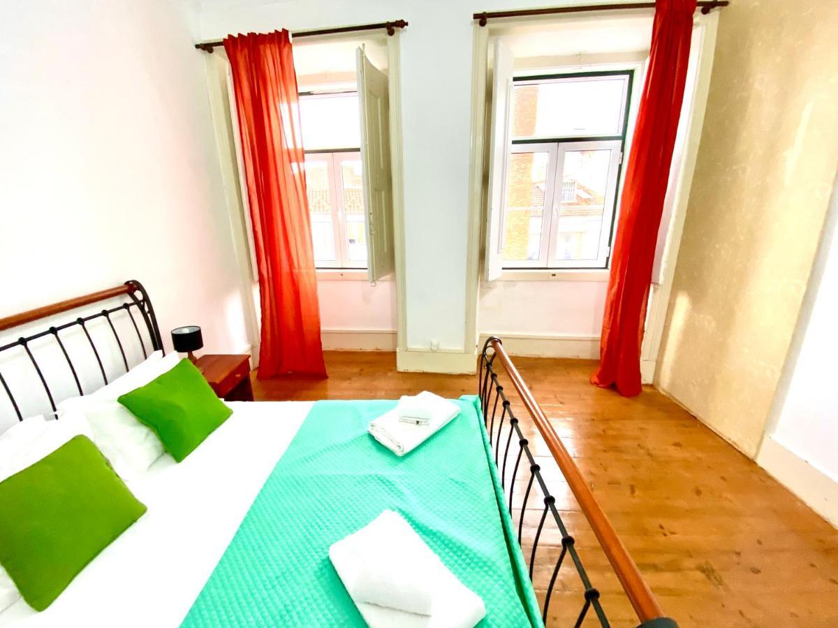 Artdeco Chiado 4 - Large Comfortable Double With Shared Bathroom Guest house