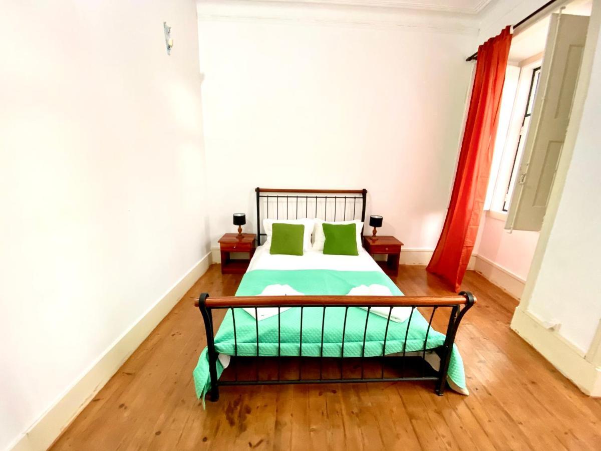 Guest house Artdeco Chiado 4 - Large Comfortable Double With Shared Bathroom Lisbon