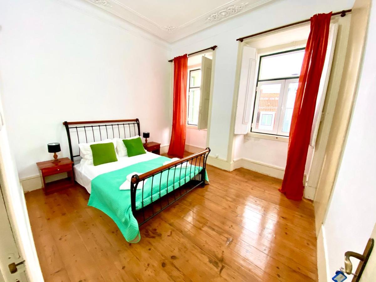 Artdeco Chiado 4 - Large Comfortable Double With Shared Bathroom * Lisbon