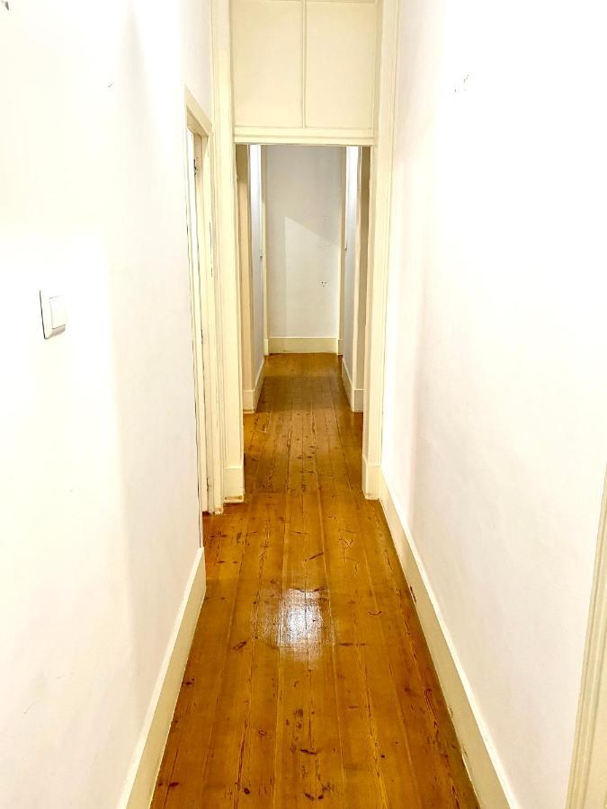 Artdeco Chiado 4 - Large Comfortable Double With Shared Bathroom * Lisbon